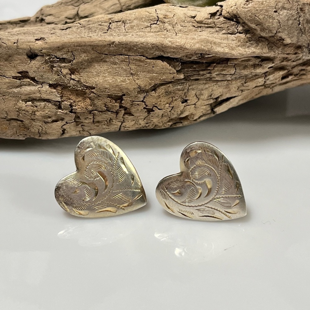 VINTAGE Sterling Silver Engraved Heart Earrings